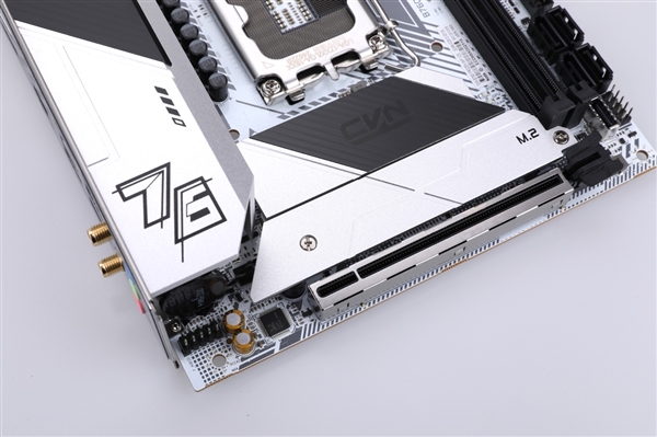 13代酷睿mini起来 七彩虹CVN B760I ITX主板上市:仅售1199元