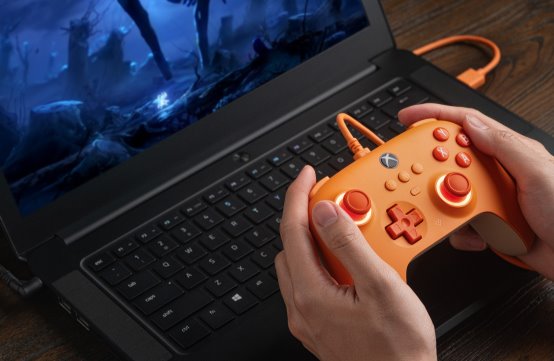 C:/Users/Bing/Desktop/三款新品图(未发声前,切勿提前曝光)/八位堂猎户座Xbox 追光版/2.jpg2