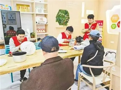 家电维修进社区 志愿服务惠万家 