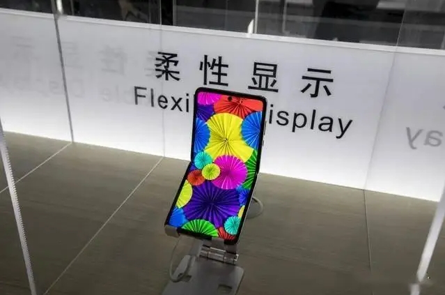 选折叠屏手机还是直屏手机？大部分人都是这样选的 