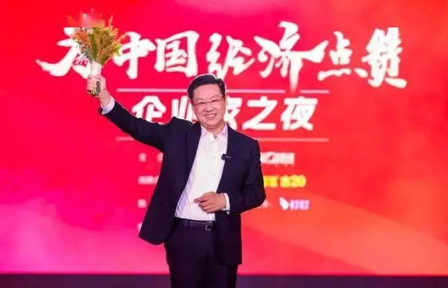 “白酒教父”吴向东荣膺2025十大经济年度人物,目标走向世界舞台